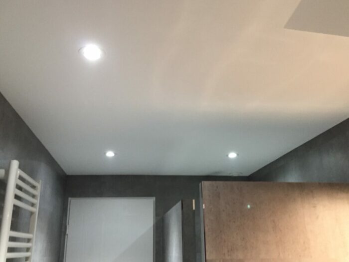 Plafond avec spots intégrés